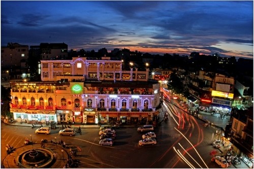 Pedestrian streets & Night market in Hanoi - ảnh 1